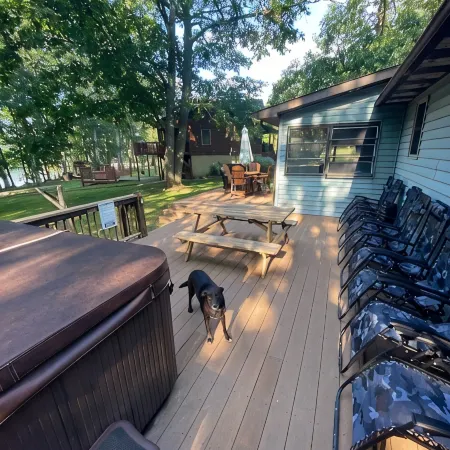 Lakefront, Wooded, & Secluded Home - Family Dogs Welcome.