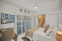LUXURY STAY  W/BEACH, POOL, GYM, and SPA! Restaurants & bars across street also!