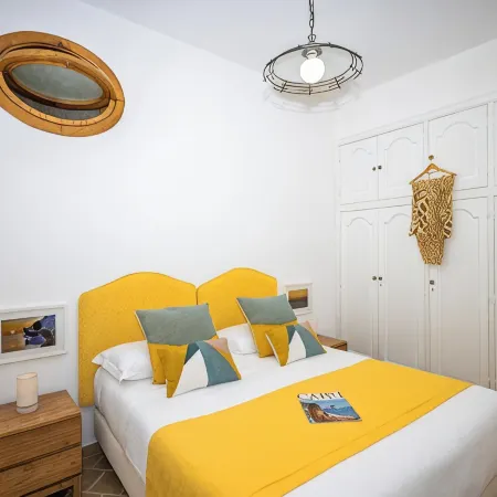 Cozy house with sea view, terrace and private parking