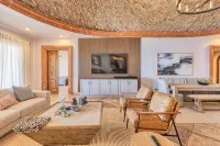 Villa #17:  Luxury 5 Bed/5 Bath Oceanfront Home for 14 Guests.  Not a Condo! - 4-Sterne