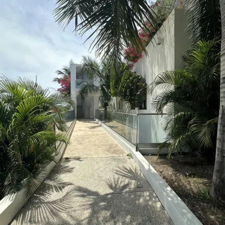 Beachfront Ultra Luxury - New Modern 2 Bed/2.5 Bath