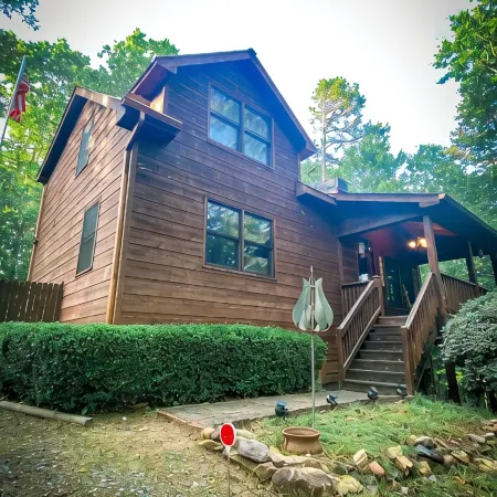 Cozy Mountain Loft Cabin - King Suite, Pool Table, Foosball & Fire Pit!