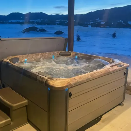 Red Lodge Mtn. View Cozy Home with hot-tub; 9 miles to RLM! New!