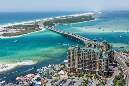 3 king beds / 3 bath Emerald Grande Condo Harbor & Gulf-View / Crab Island - 4-Star