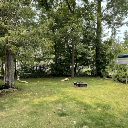 Up north retreat in the heart of Indian River! Available all seasons