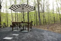 Blvck Cabin 1  w/ Wood  HotTub  Near Bushkill Falls