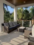 Suite A - 3 minutes walk to Center of Folly Beach, across from beach-1 Room