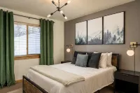 Cozy Breck Chalet - Private Sauna, Hot Tub, Fire Pit + 1.5mi to Breckenridge!!