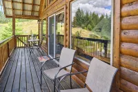 Mountain View Cabin, Hot Tub at White Pass Resort, Mt. Rainier