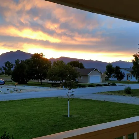 Great home, close to town, quiet be I neboorhood