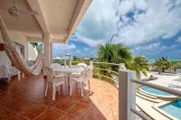 Casual & Comfortable Belize Beach House: Private Pool, Dock, & Secluded Privacy - Homestays