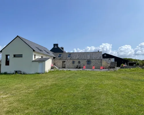 House with Interior Swimming Pool with Sea View, Mini Golf Course Hotels in Plouarzel