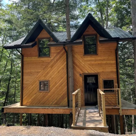 Tree House + Wi-Fi +kitchen +bathroom +2 bedrooms