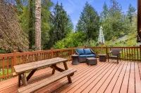 Huge Mountain Chalet - Gourmet Chefs Kitchen - Pool - One Block From Sandy River