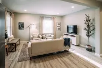 3Br Modern Family House • Evv Airport & Venue 812 • Sleeps 6