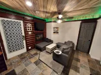 Modern Mountain Cabin Condo w/Steam Shower + Essential Living Design