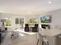 Bright Condo With Views & Easy Access to CDA River.  Minutes From Gondola! Hotels in Kellogg