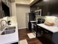 Lush 1 bd Koreatown w/ FREE parking & In-Unit laundry Hotels in Commerce