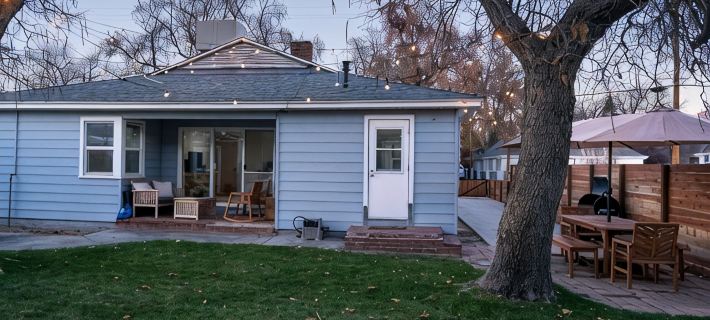 3 bedroom 2 bath private house,walkable to restaurants, shops, and breweries. Hotels in Bishop
