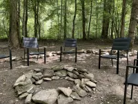 Cheerful & Cozy 2Bd/2BA  Cabin. Amazing Rates for Your Visit!