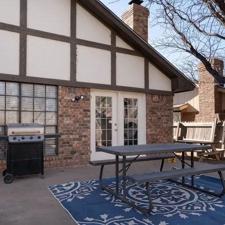 Spacious Welcoming Oasis With Gameroom