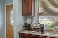 Waterfront Pool & Dock, Minutes to Springs & Gulf - Swimmingpools