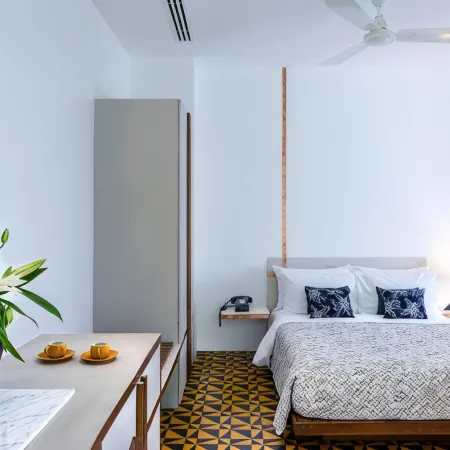 The Atelier Hotel Отели рядом с достопримечательностью «Псар Чаас (Старый Рынок)»