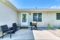 Modern 3Br w/ Mountain Views • Sleeps 8 • 2 Car Garage Plus Extra Parking - Mountain view