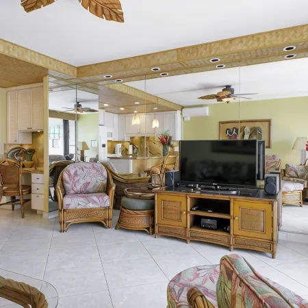 Stunning Oceanfront Condo In Prefect Location With A/C