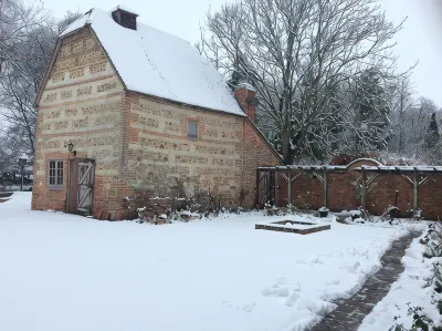 The Dovecote, Historic Cottage in a Peaceful Garden Hotel di 