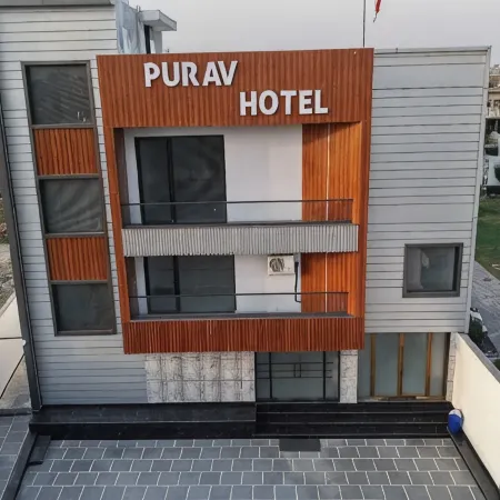 Purav Hotel