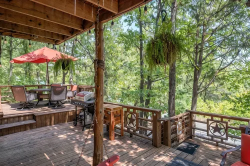 Enchanting Lake Texoma Cabin with Hot Tub