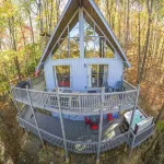 A-Frame Hot Tub Getaway!, Grill, 2 Decks, Trails, EV & Dog Friendly - Alppimaja