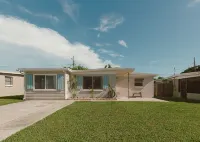 Boutique Largo Bungalow: Just mins to Gulf beaches! Beach gear provided!