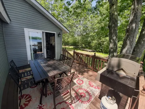 Sunrise Views Cabin with AC, Game Room & Bar - Wi-Fi