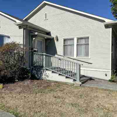 Centrally located historic bungalow, minutes from downtown and Cal Poly Humboldt Hotel Exterior