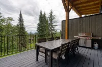 Luxurious New Ski-In Ski-Out Estate w/ Hot tub: Your Ultimate Mountain Getaway - بوتيك