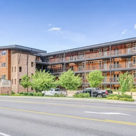Deluxe View 2 Bedroom Chelan View Condo w/Extra Parking
