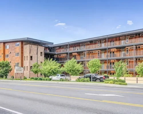 Deluxe View 2 Bedroom Chelan View Condo w/Extra Parking Hotels in Chelan