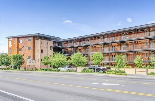 Deluxe View 2 Bedroom Chelan View Condo w/Extra Parking