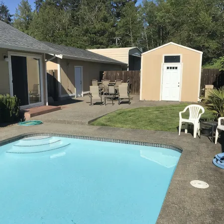 Beautiful 3 bed 2 bath house 2mi from ferry to downtown Seattle