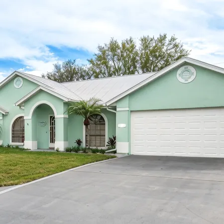 🍹🌞 Coastal Getaway! Heated Pool, Private Patio, Fenced Yard, 5 miles to Beach!