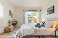 Large Families/Friends Group: 6 Bedroom w/3 Bathrooms and RV Parking - Wi-Fi