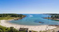 New! Coastal Beach House, Steps to Cape Neddick Beach with 4Br+Sleeps 9! - 4-Star