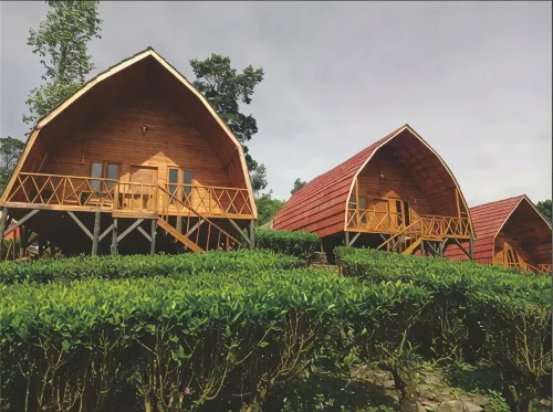 Glamping di Gunung Bangku - 3-Star