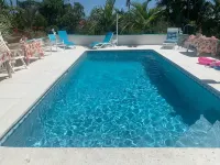 Open 3 BR 2 Bath Home with Private Pool, Wi-Fi, 5 Minutes to Cable Beach - 2성급