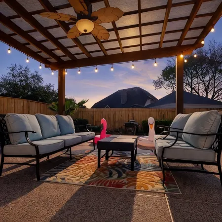 Amazing Bay Villa Near NASA with Pool & Pool Table