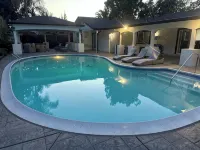 Spacious cozy Oasis retreat with private pool  Backyard