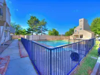 Cozy Updated Cove of Heaven, 5 mins from Lake Hefner and mall. Centrally located Hotel di 