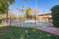 Chic & Stylish Midtown PHX Condo Retreat - Stunning Views & Light Rail Access - بيت ضيافة